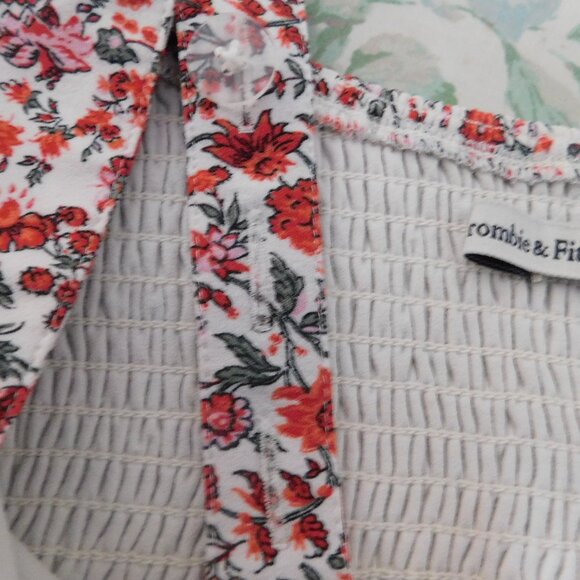 🦌 Abercrombie & Fitch Floral Cropped Smocked Tank Size M - Picture 15 of 15